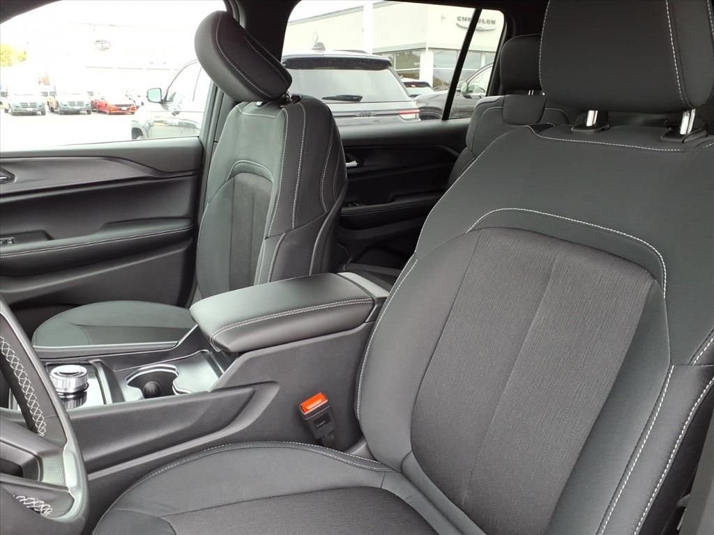 Used 2025 Red Jeep Laredo image 9
