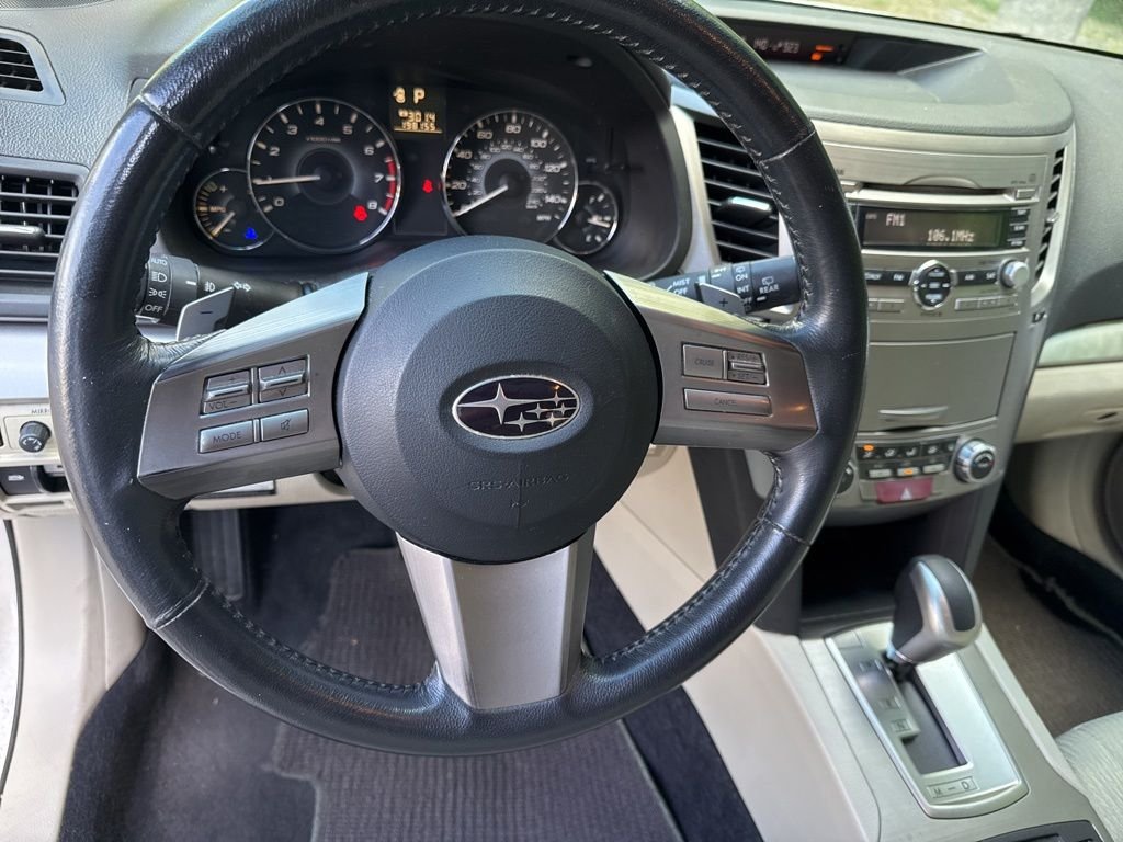 Used 2010 White Subaru 2.5i Premium image 14