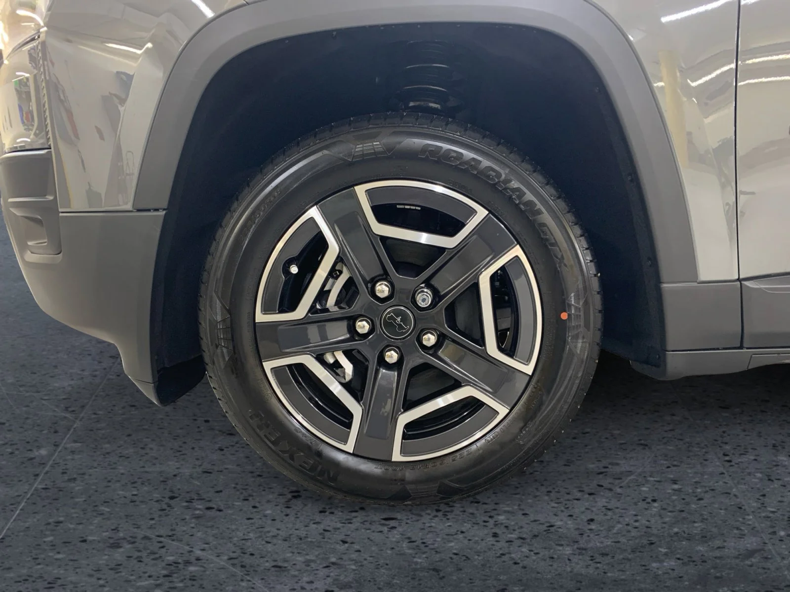New 2026 Sting-Grey Jeep Laredo image 9