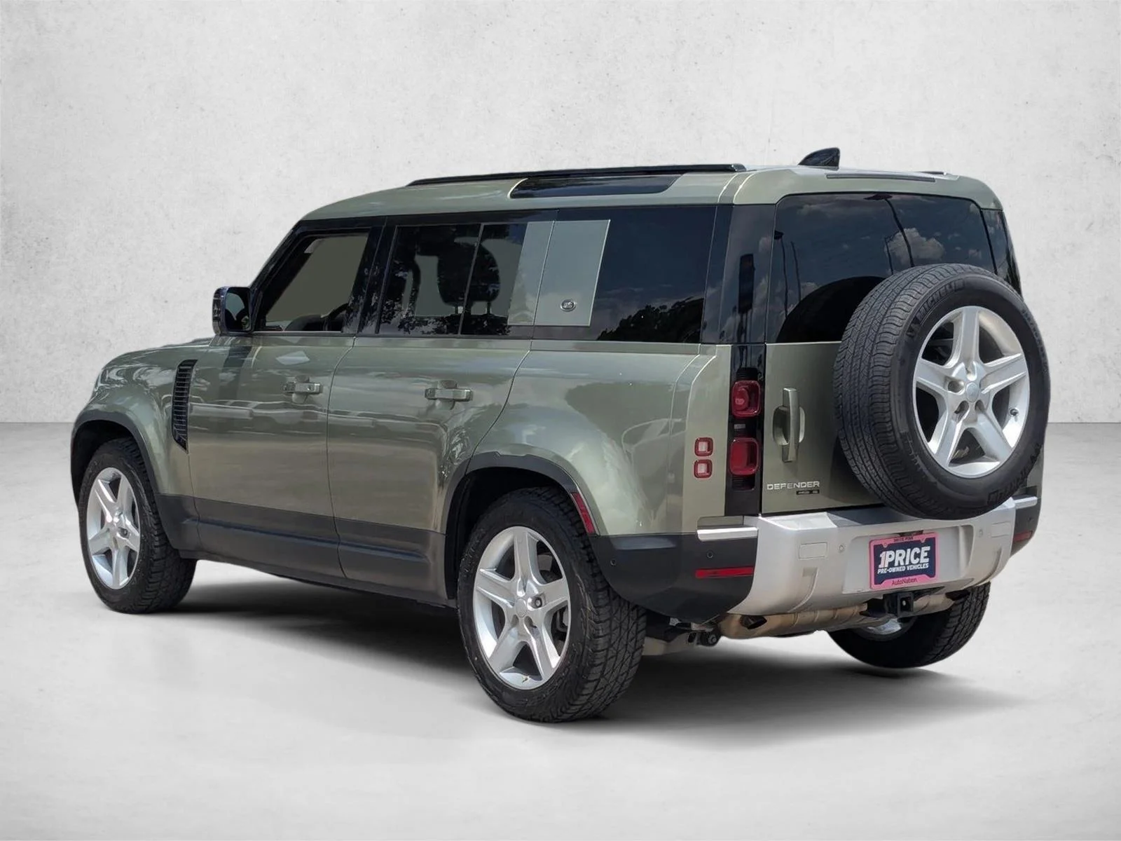 Used 2020 Pangea Green Metallic Land Rover SE image 8