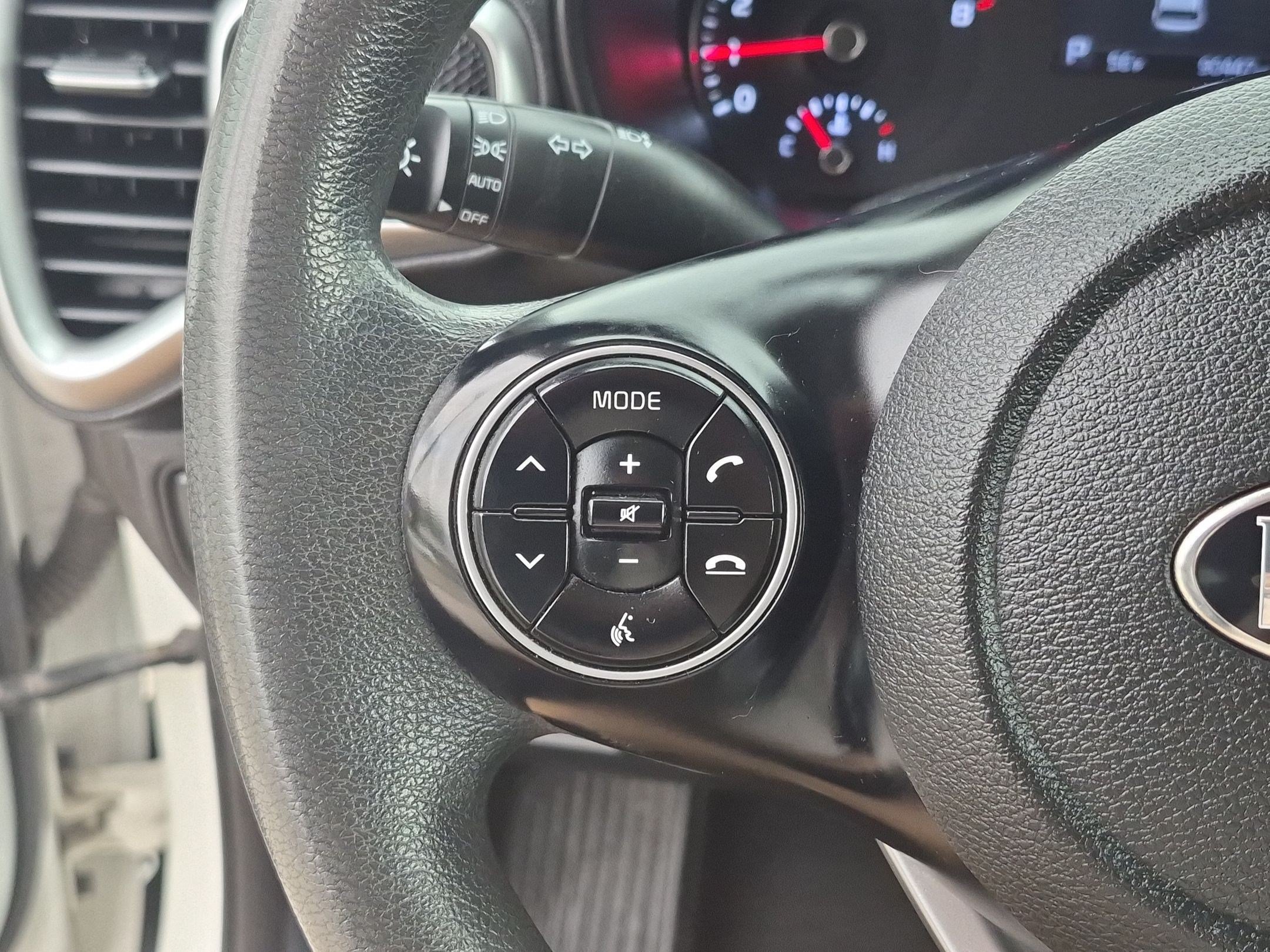 Used 2021 Snow White Pearl Kia LX image 17