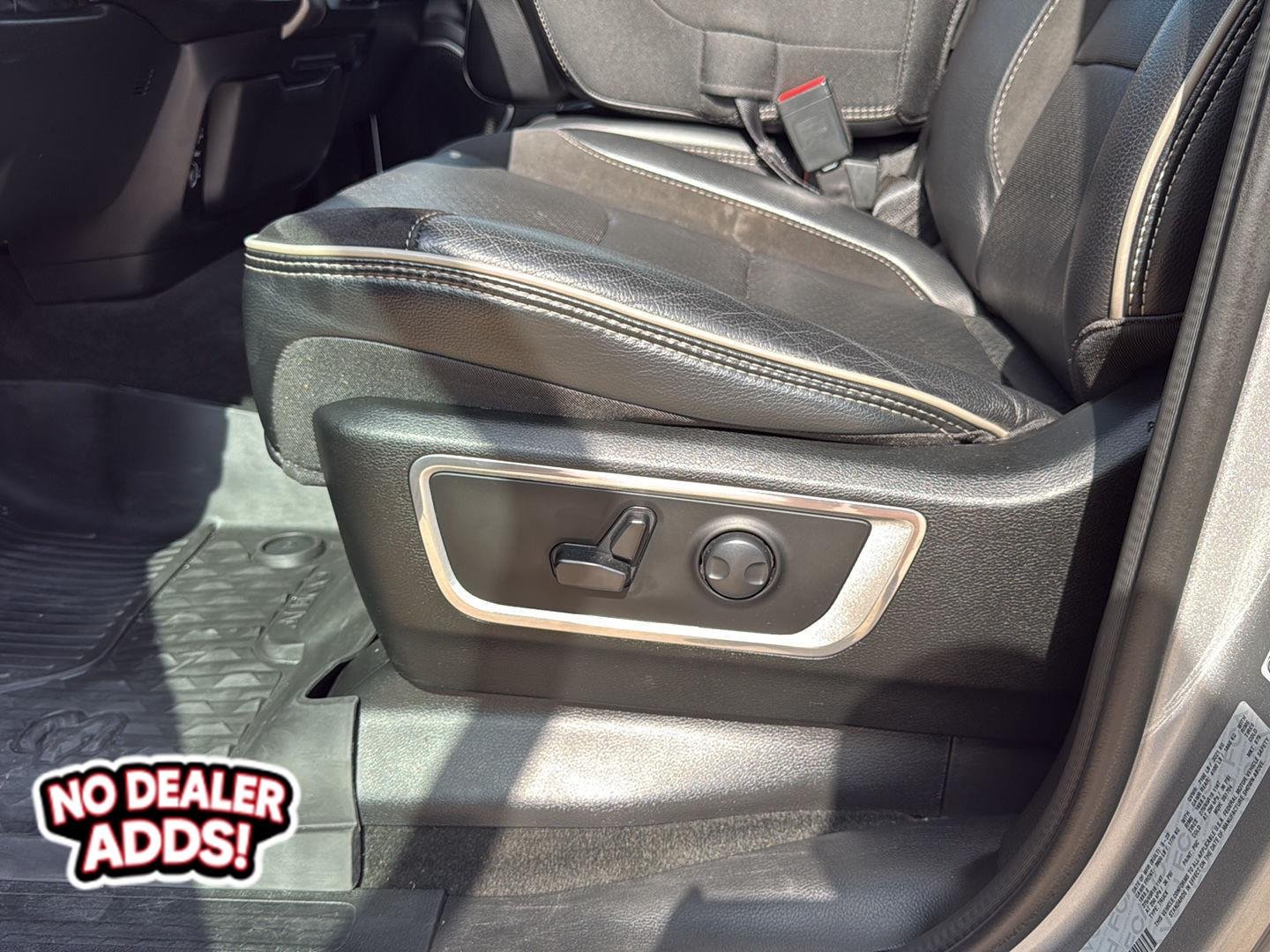 Used 2023 Billet Silver Metallic Clearcoat Ram Laramie image 13