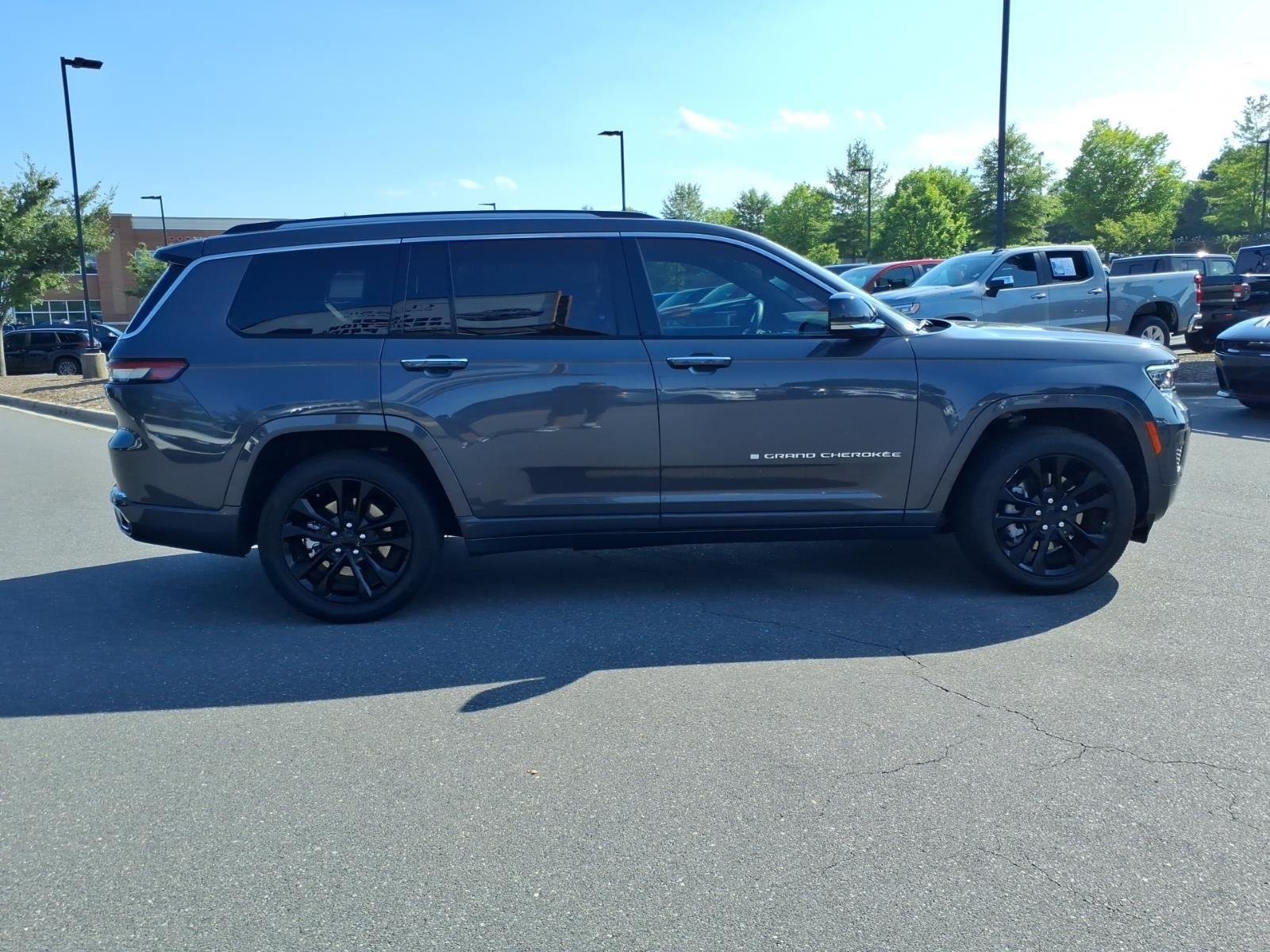 Used 2023 Baltic Gray Metallic Clearcoat Jeep Overland image 12