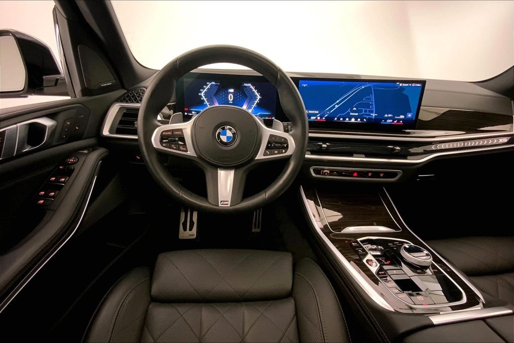 Used 2024 Gray Metallic BMW xDrive40i image 4