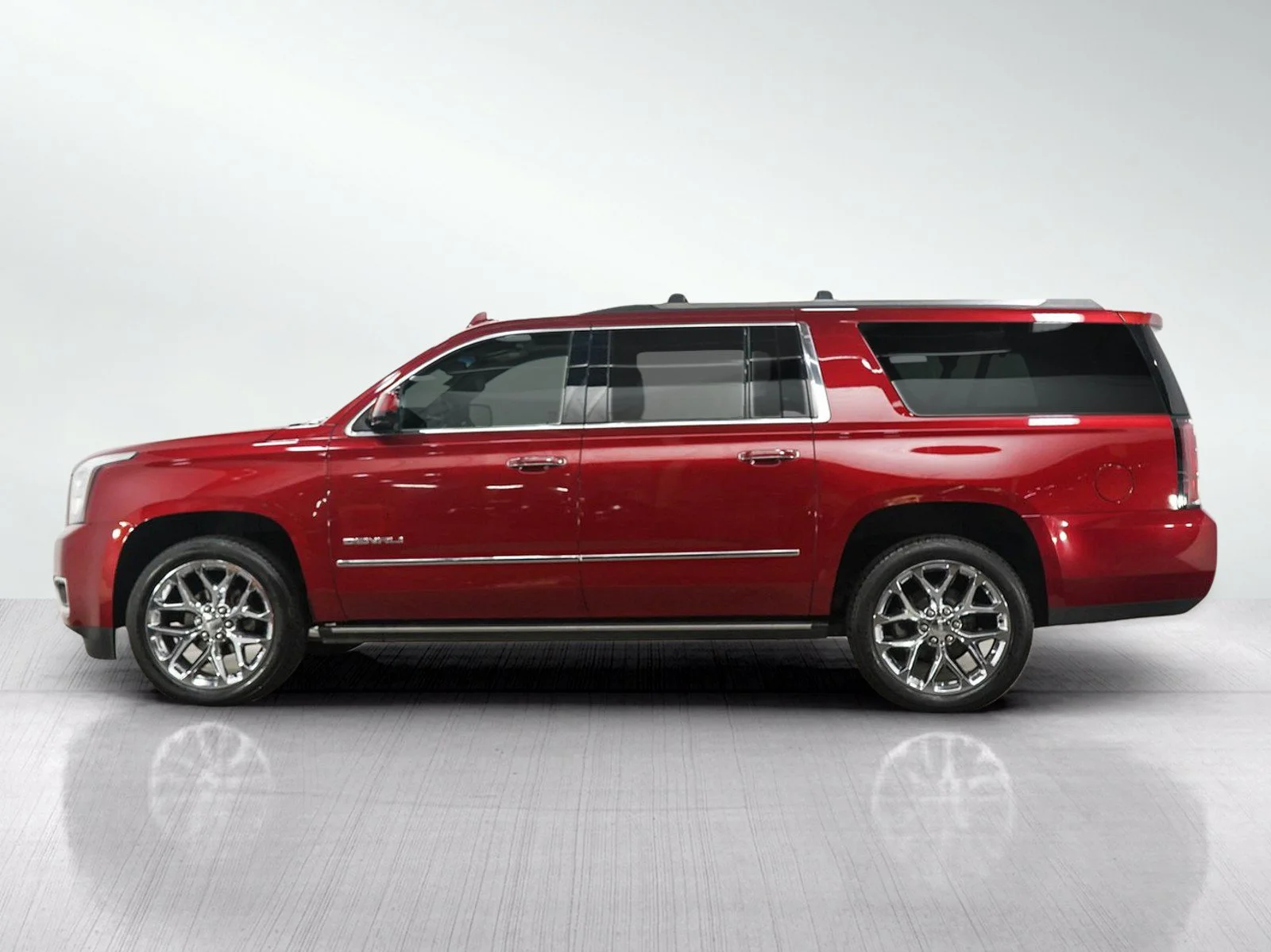 Used 2015 GMC Yukon XL Denali with VIN 1GKS2JKJ1FR704960 for sale in Bloomington, Minnesota