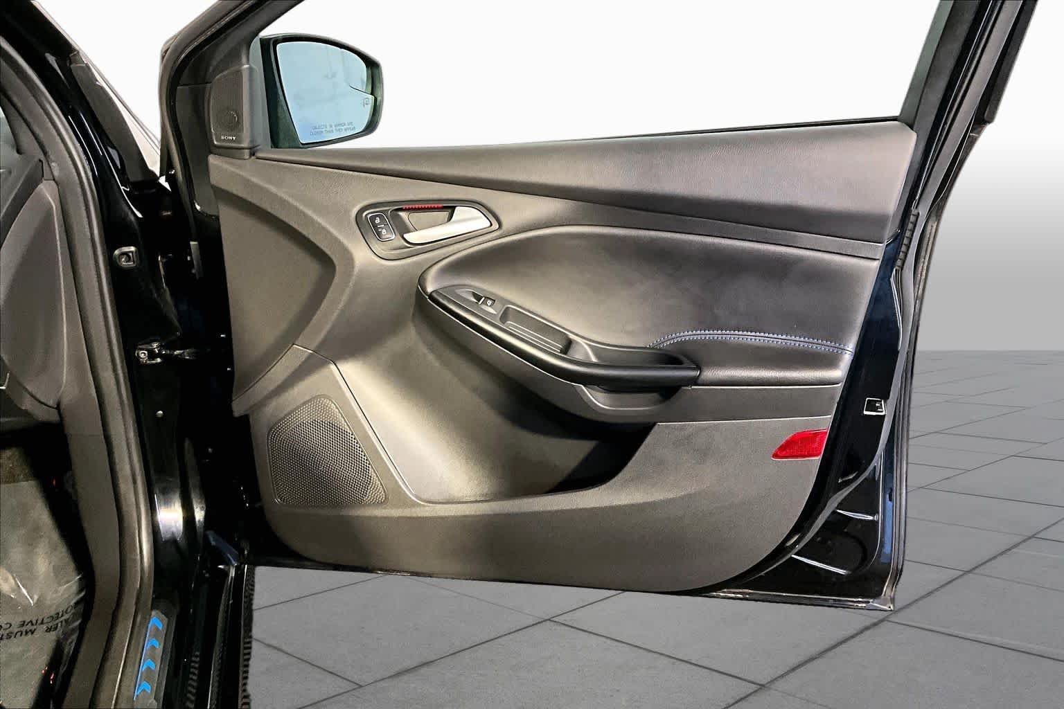 Used 2017 Shadow Black Ford RS image 23