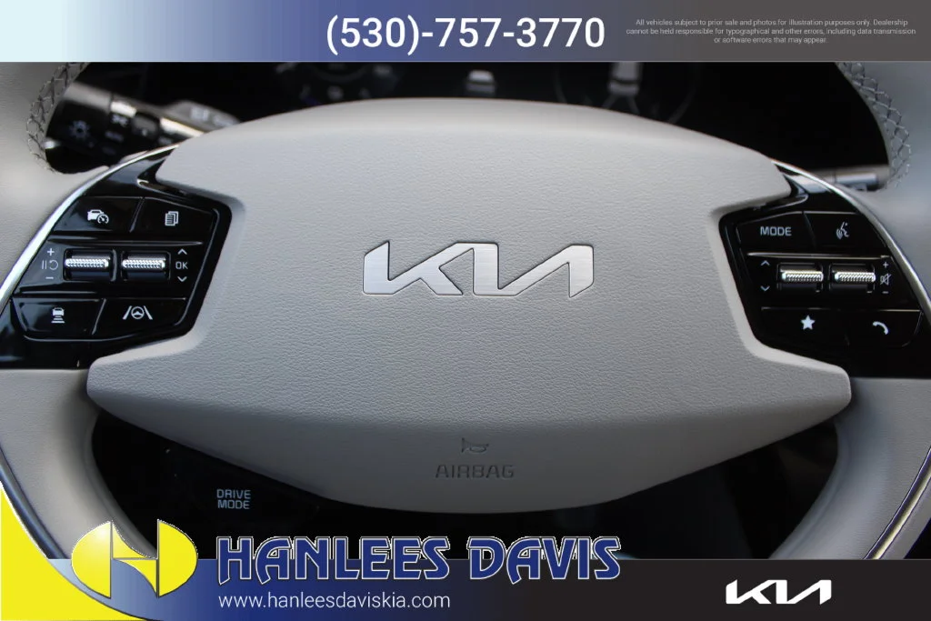 New 2026 White Kia Wave image 28