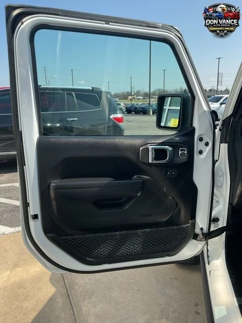 Certified Used 2025 White/off-white Jeep Rubicon image 10