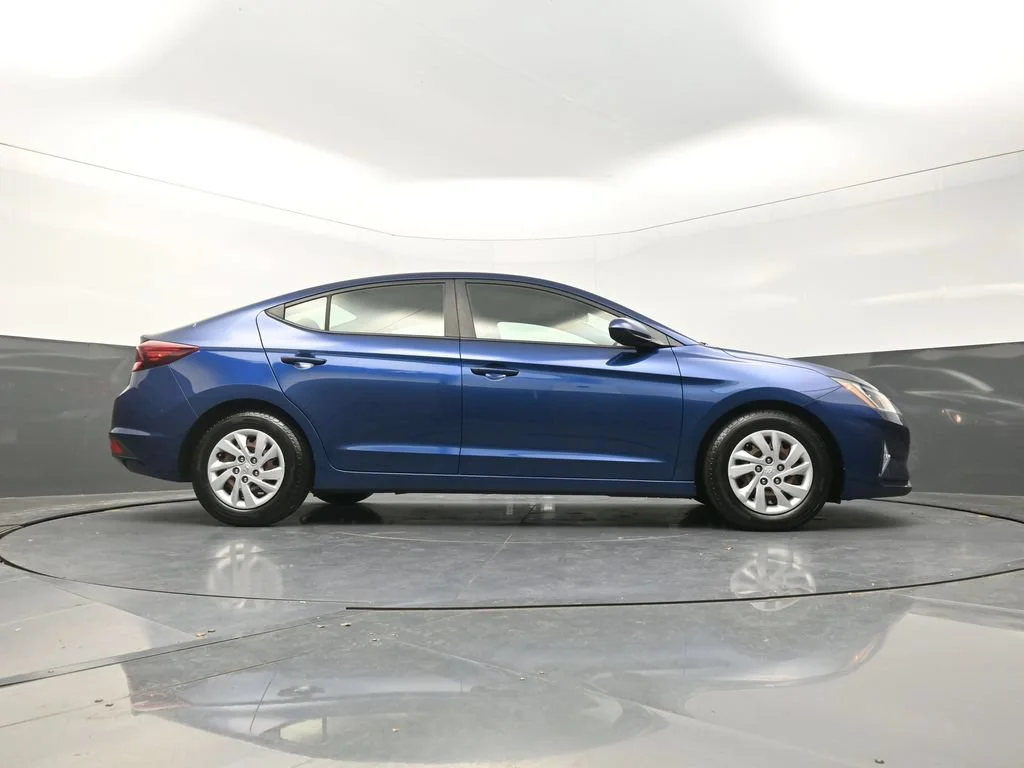 Used 2020 Blue Hyundai SE image 30