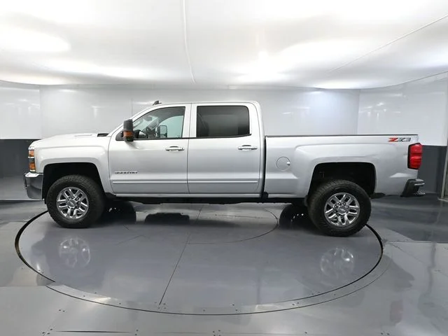 Used 2019 Silver Chevrolet LT image 9