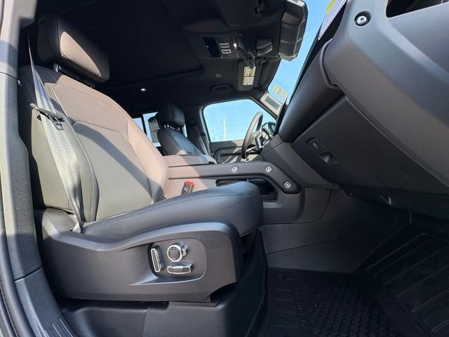 New 2026 Woolstone Green Land Rover X-Dynamic SE image 48