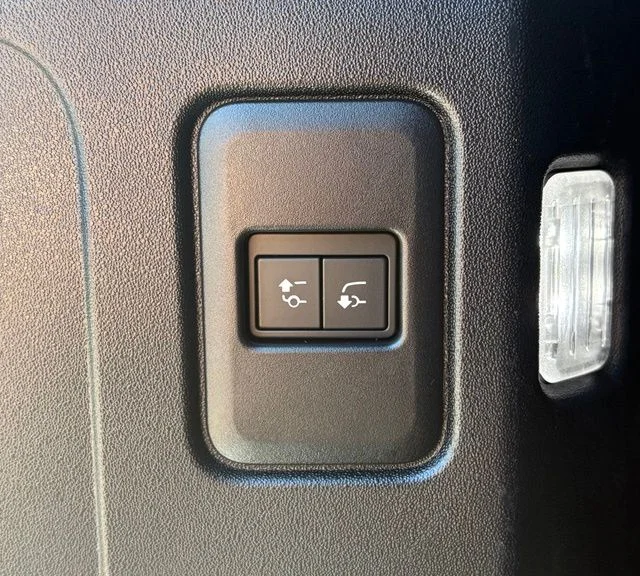 Certified Used 2023 Green Land Rover S image 39