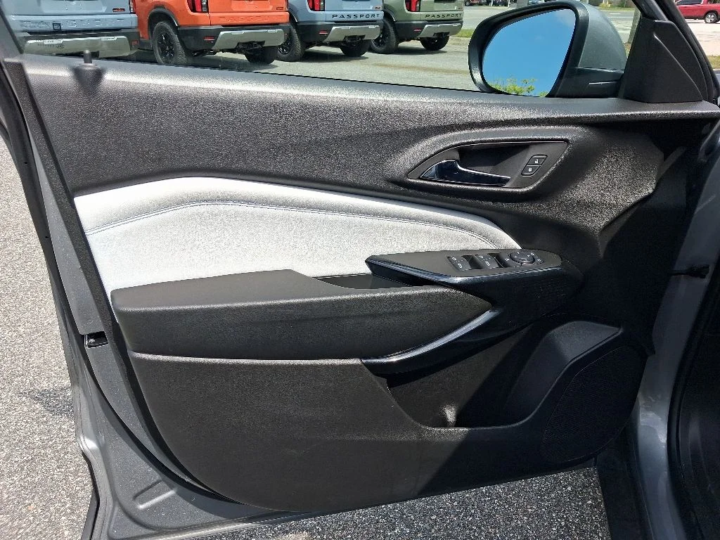 Used 2025 Gray Chevrolet LT image 19