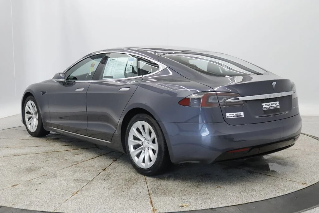 Used 2020  Tesla Long Range image 3