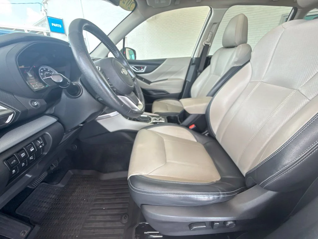 Used 2020 Crystal White Pearl Subaru Limited image 29