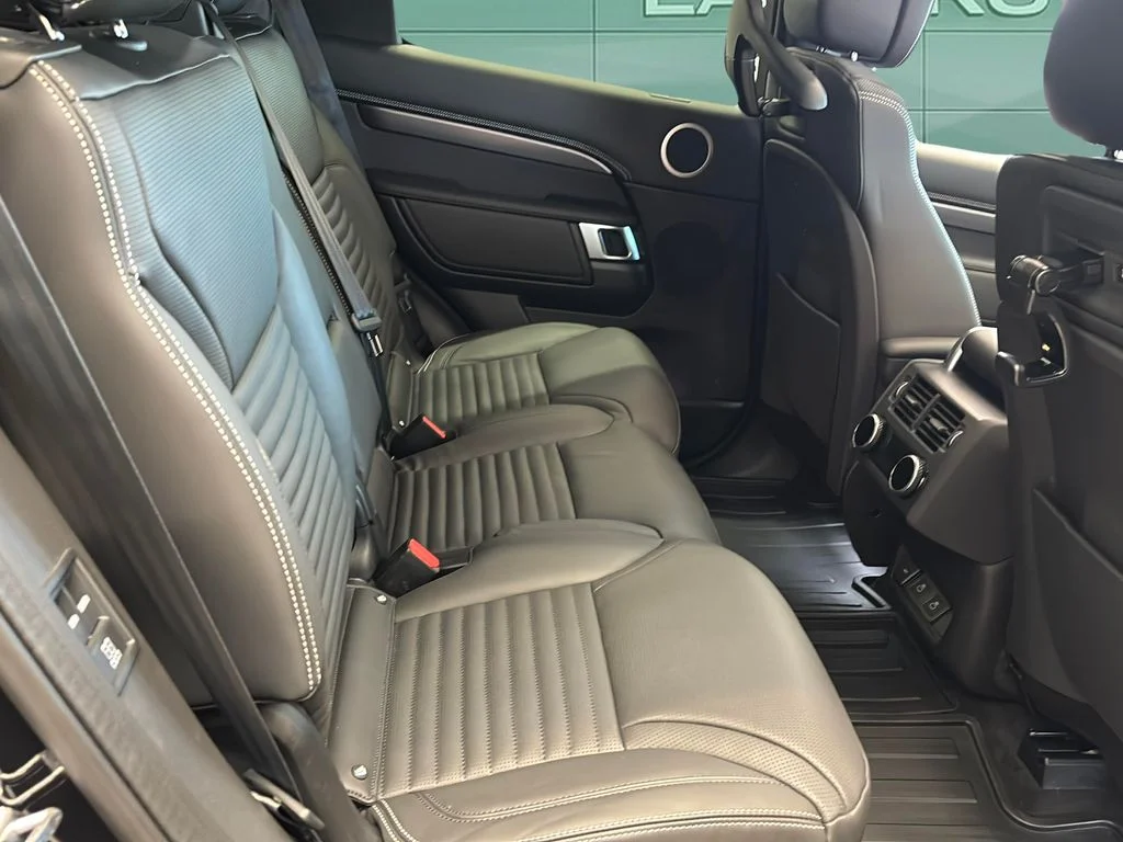 Used 2025 Santorini Black Metallic Land Rover Metropolitan Edition image 12
