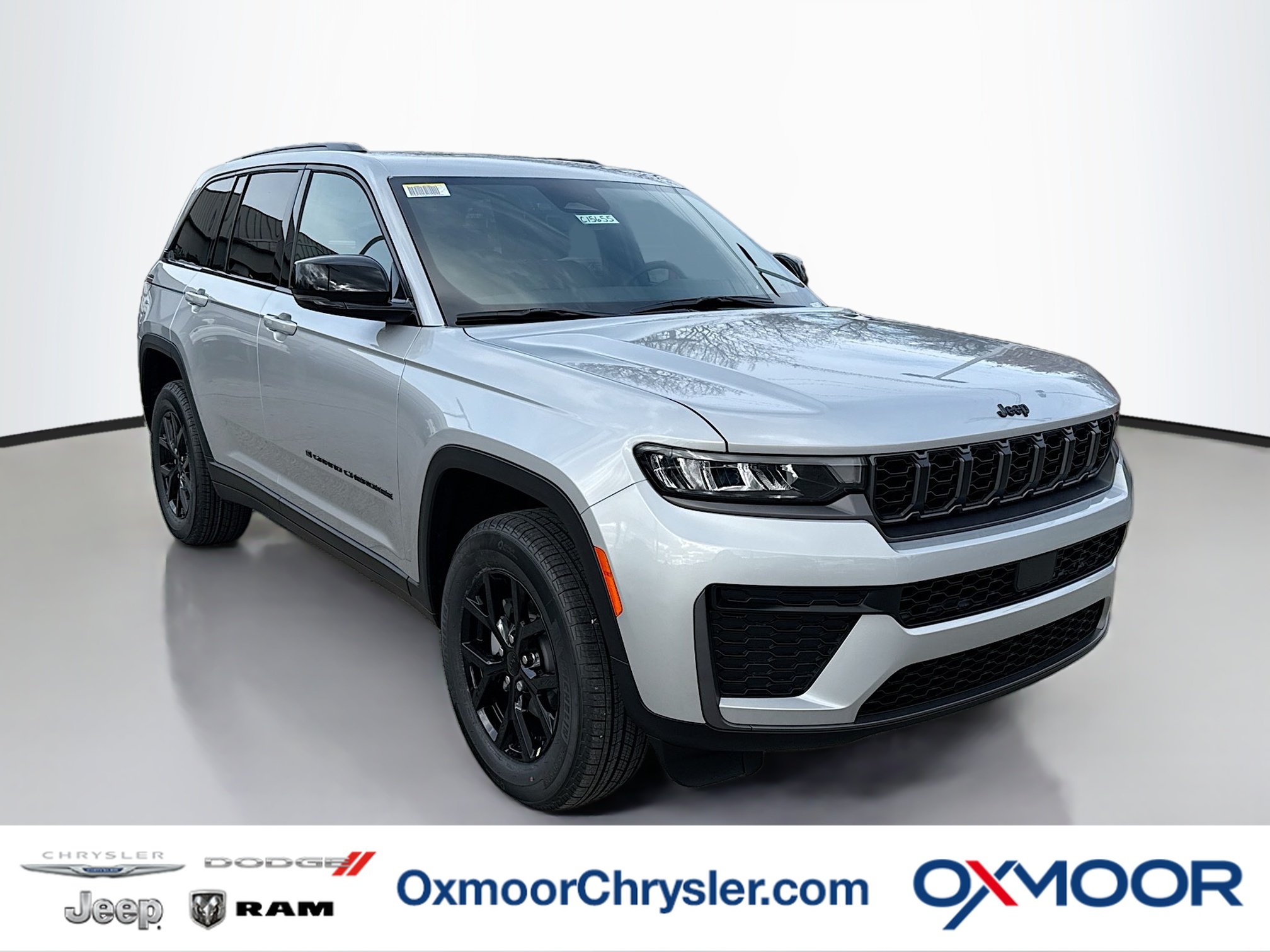 New 2026 Silver Zynith Exterior Paint Jeep Laredo Altitude image 1