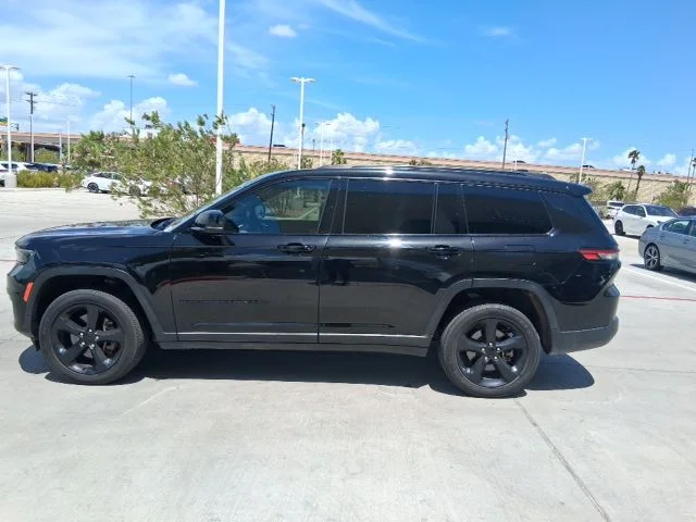 Used 2024 Black Jeep Altitude X image 3