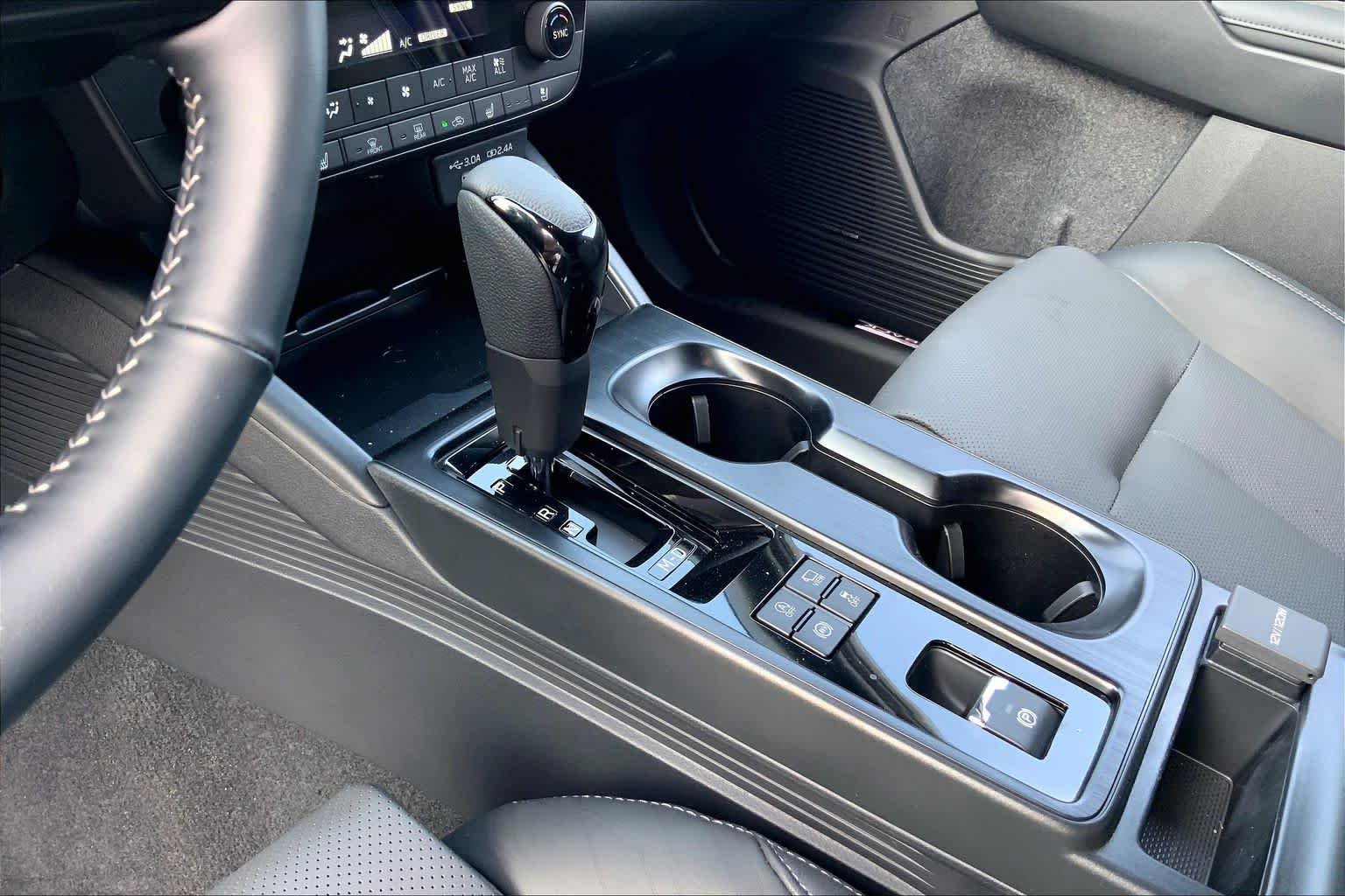 Used 2026 River Rock Pearl Subaru Touring image 15
