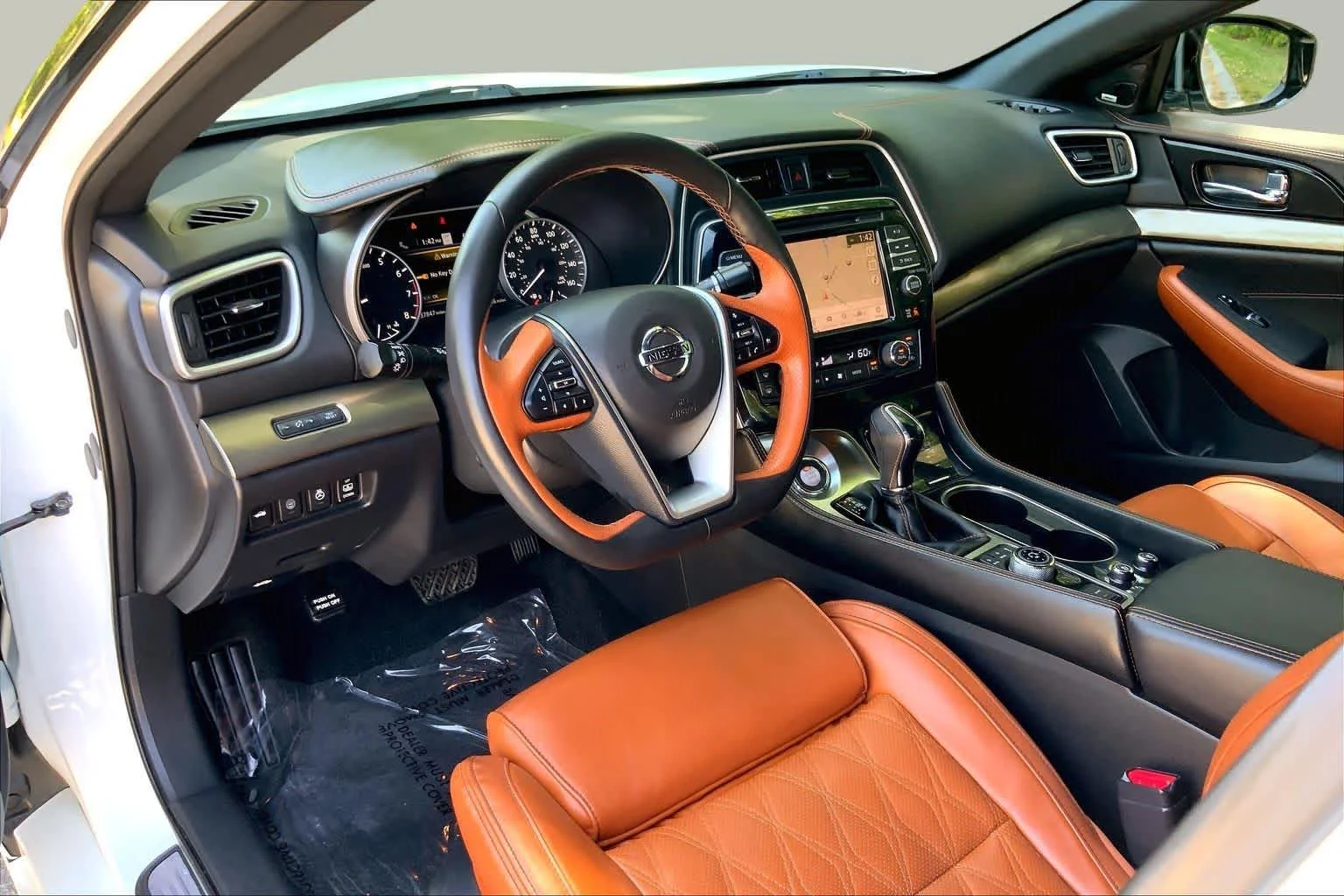 Used 2019 Pearl White Tricoat Nissan Platinum image 17