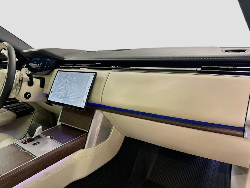 Certified Used 2025 White Land Rover SE image 30