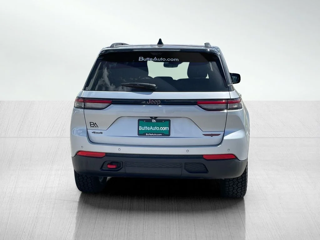 Used 2022 Silver Zynith Jeep Trailhawk image 4
