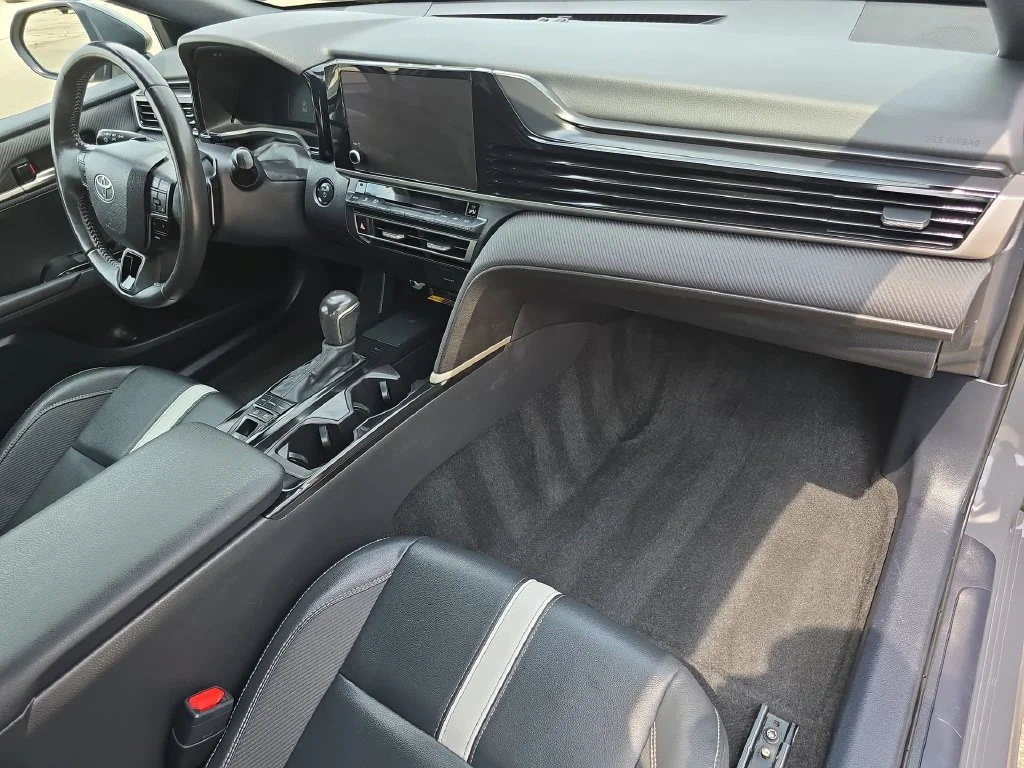 Used 2025  Toyota SE image 39
