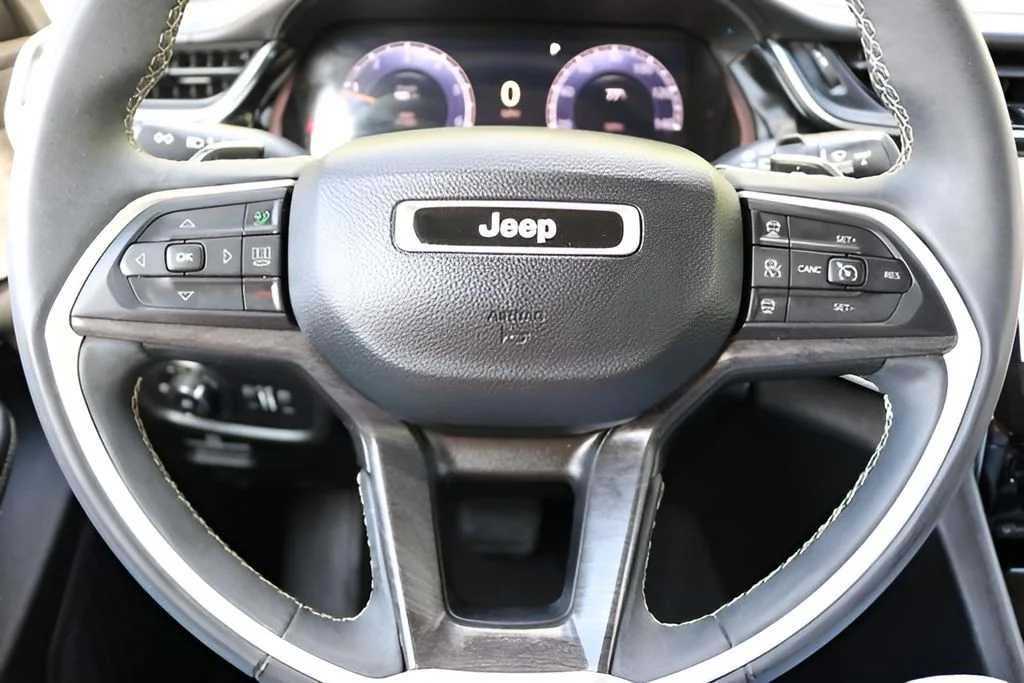 Used 2023 Silver Jeep Limited image 24