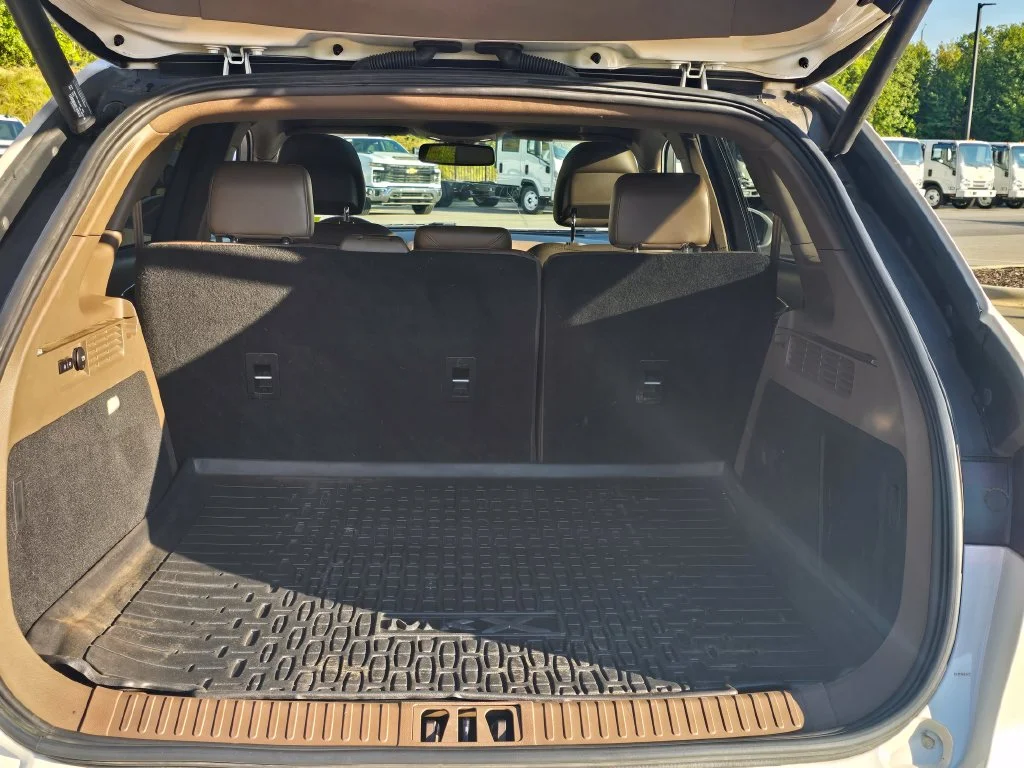 Used 2018 White Lincoln Reserve image 4