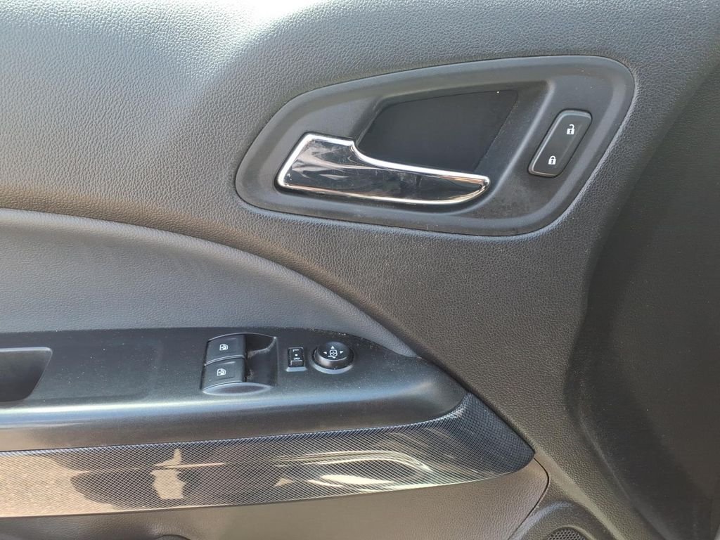 Used 2018 White Chevrolet Z71 image 22