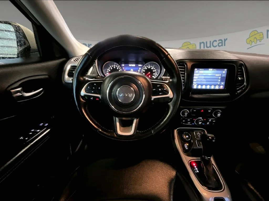 Used 2018 White Jeep Latitude image 18