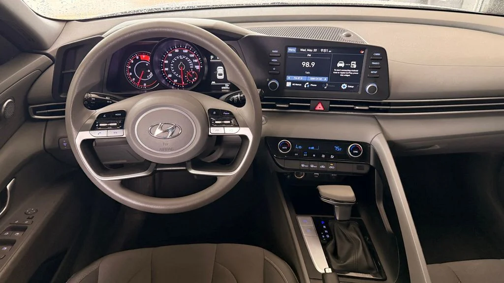 Used 2023 White Hyundai SEL image 13