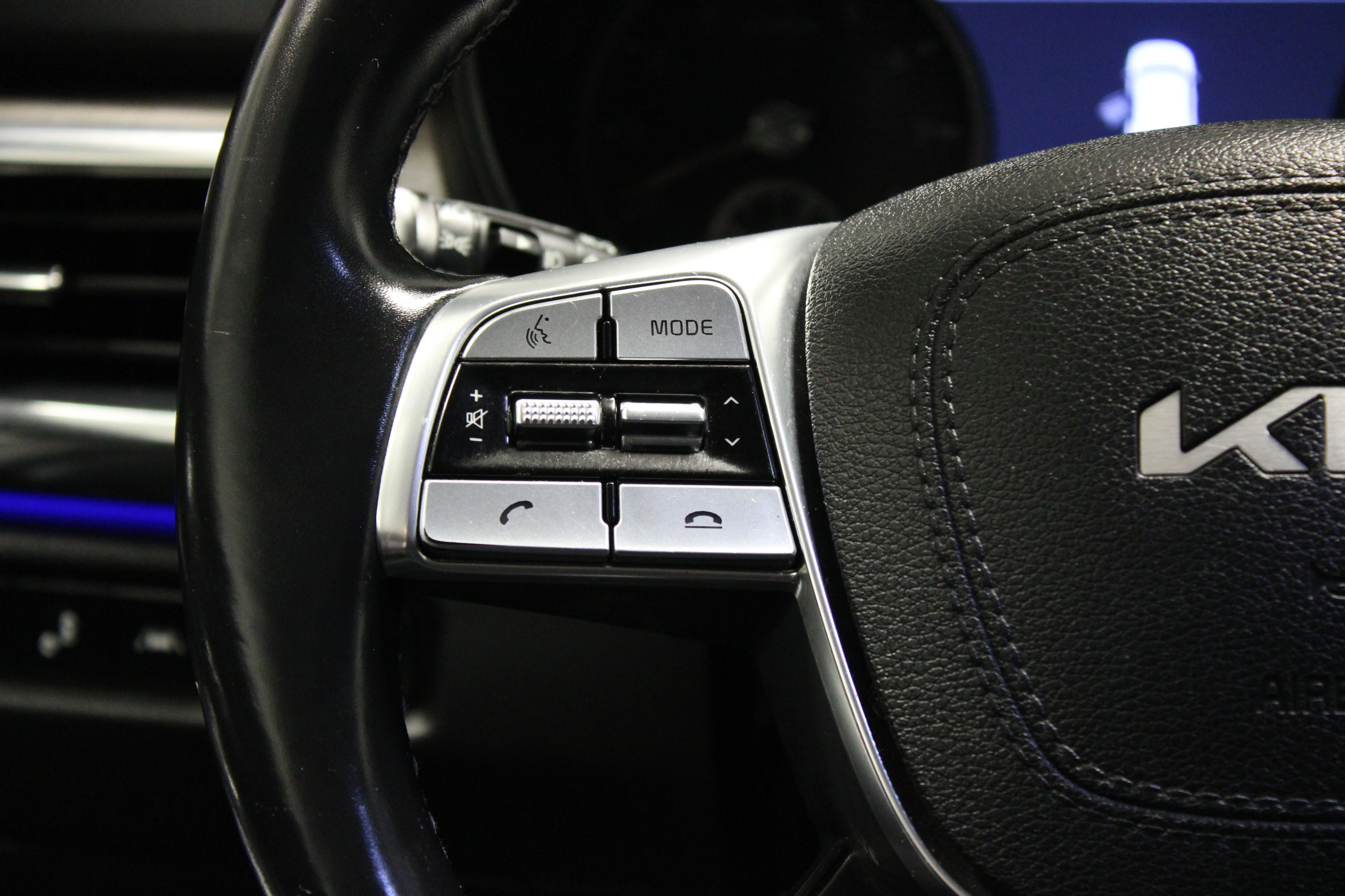 Used 2022 Glacial White Pearl Kia SX image 25