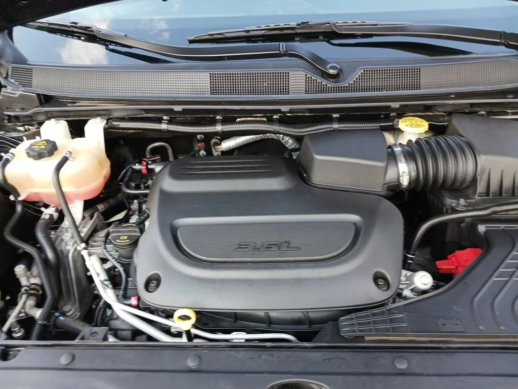Used 2022 Black Chrysler Touring L image 14