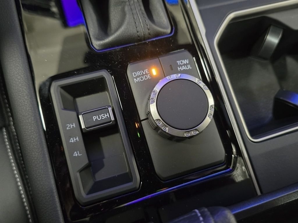 2026 Toyota Tundra Limited - Photo 8