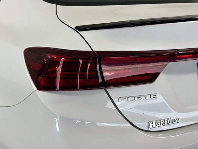 Used 2022 Snow White Pearl Kia GT image 32