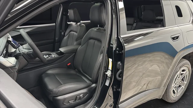 New 2026 Diamond Black Crystal Pearl-Coat Exterior Paint Jeep Limited image 10