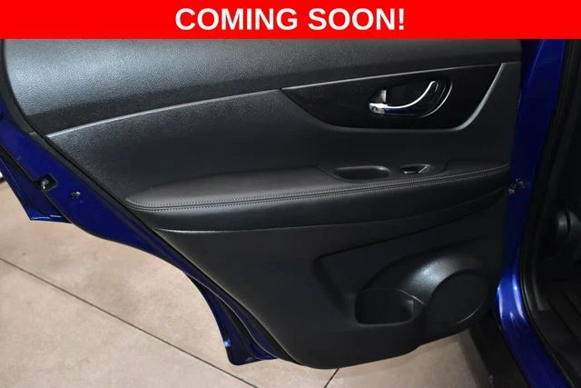 Used 2017 Blue Nissan S image 17