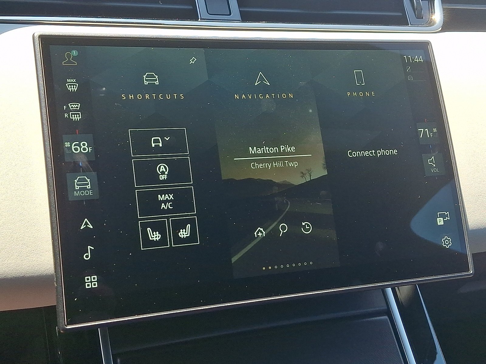 New 2026 Carpathian Grey Land Rover Hoxton Edition image 10