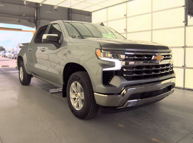 Used 2025 Gray Chevrolet LT image 1
