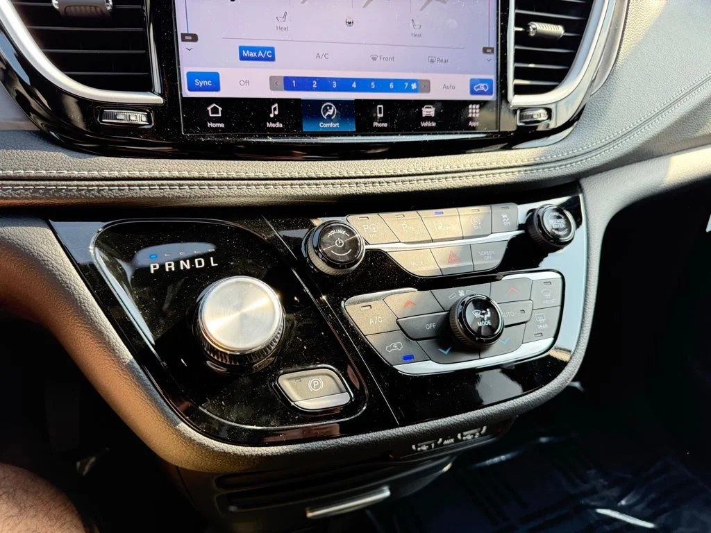 2025 Chrysler Pacifica Select - Photo 26
