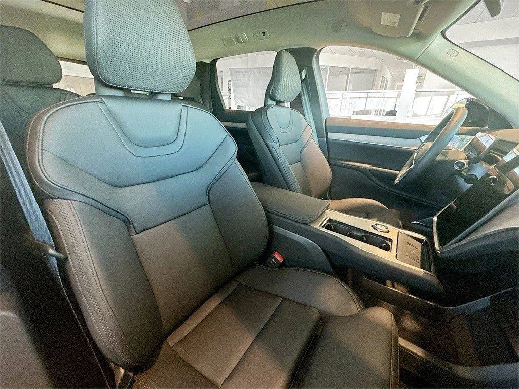 2025 Volvo EX90 Ultra - Photo 35