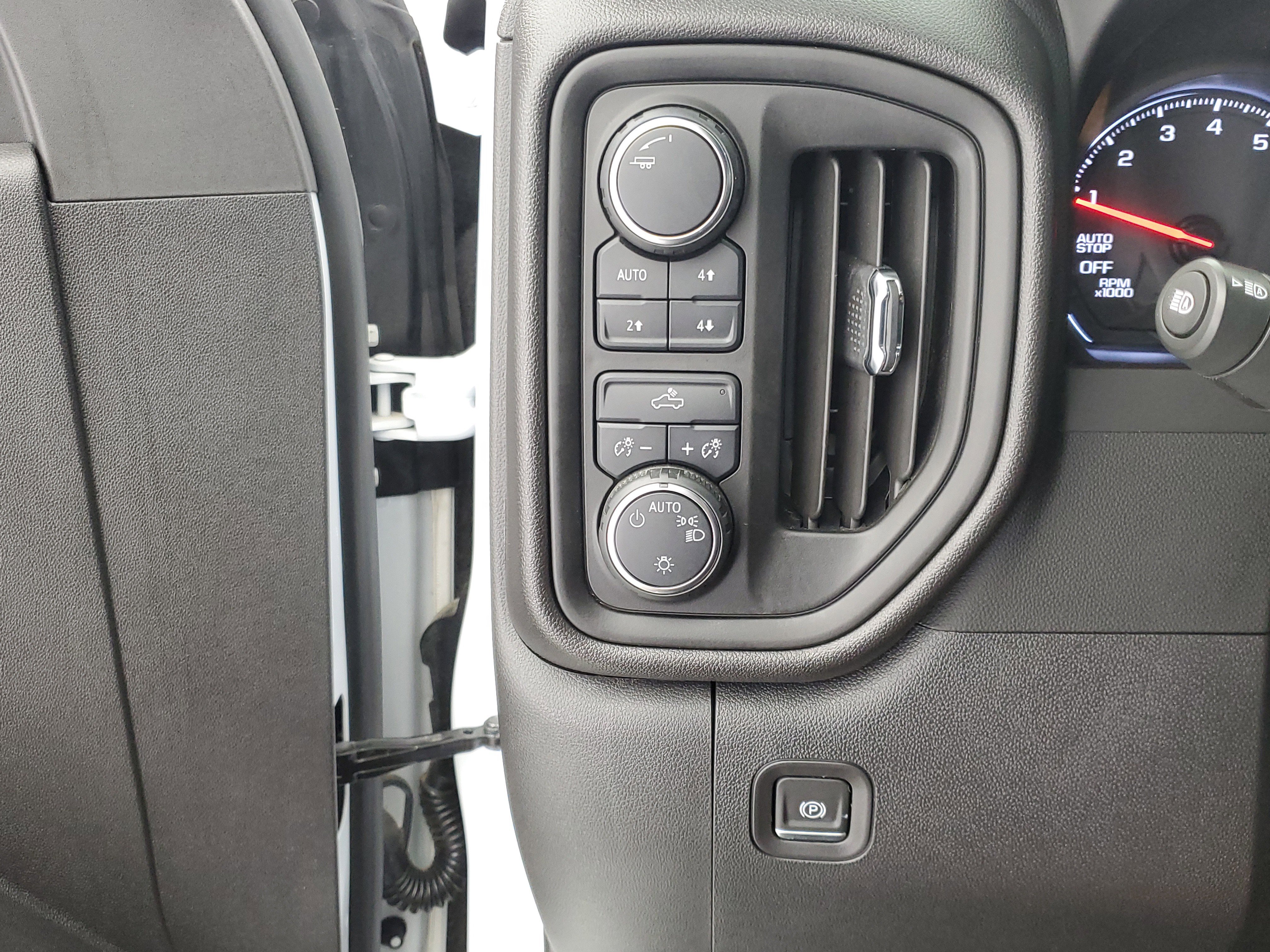 2024 Chevrolet Silverado 1500 Custom - Photo 30