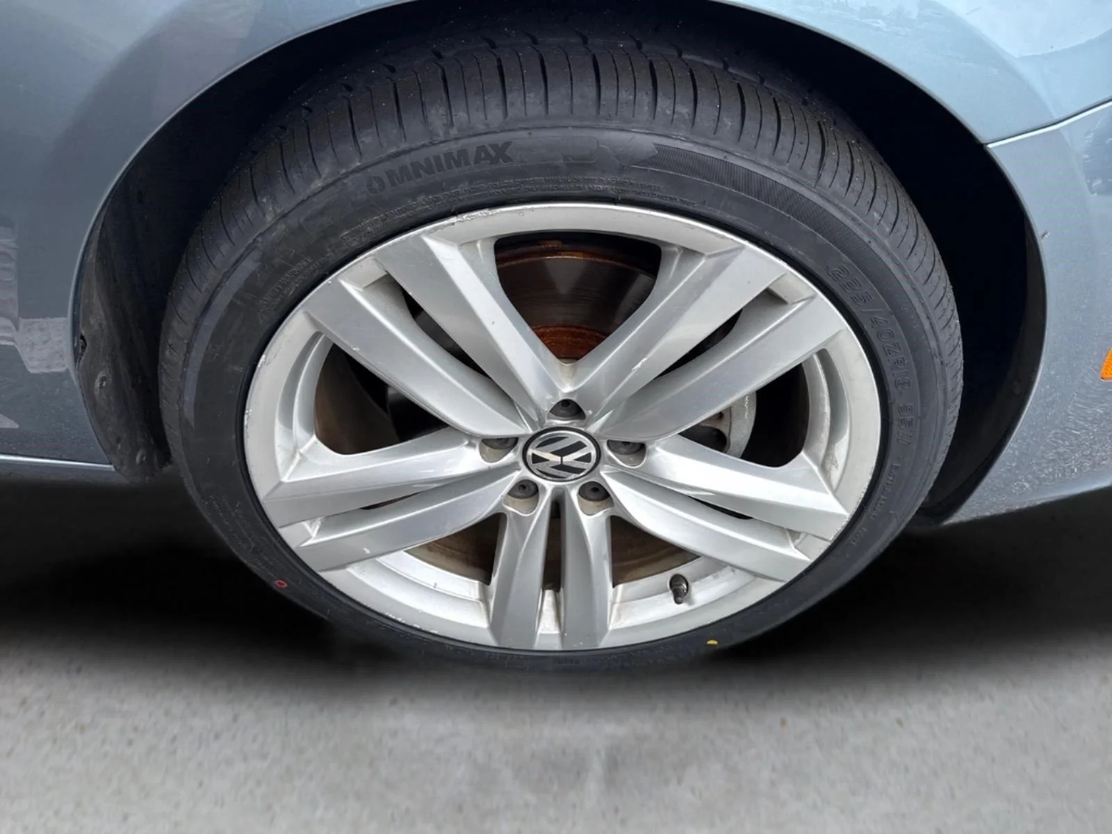 Used 2012 Horizon Blue Metallic Volkswagen Executive image 22