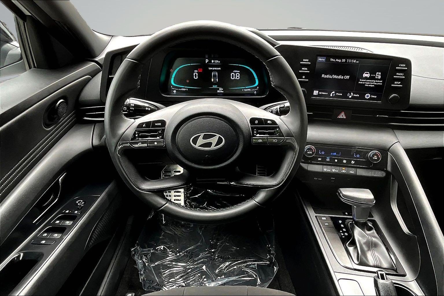 Used 2025 White Hyundai SEL Sport image 7