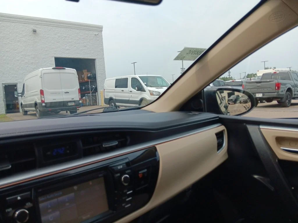 Used 2014 4Evergreen Mica Toyota LE image 25