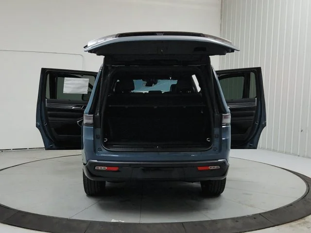 New 2026 Steel Blue Exterior Paint Jeep Limited Reserve image 15