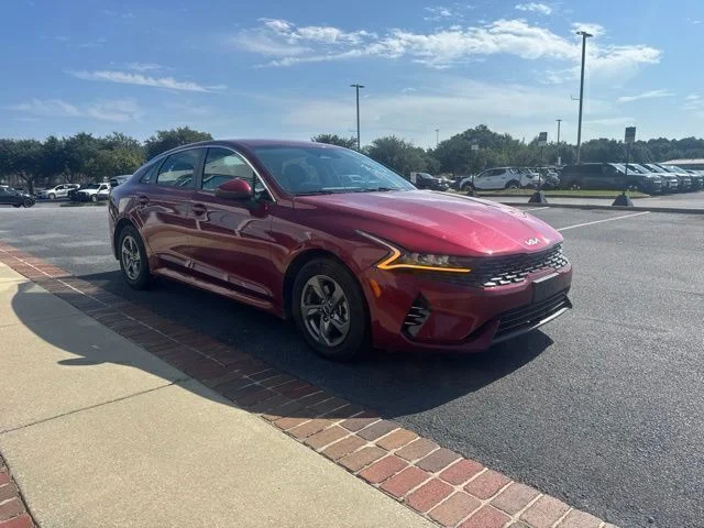 Used 2023 Red Kia LXS image 3