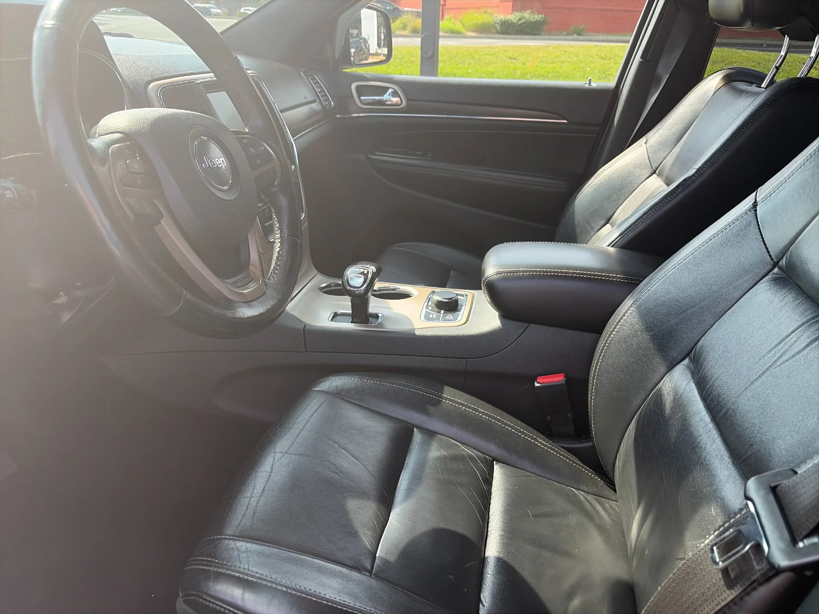 Used 2014 Brilliant Black Crystal Pearlcoat Jeep Limited image 11