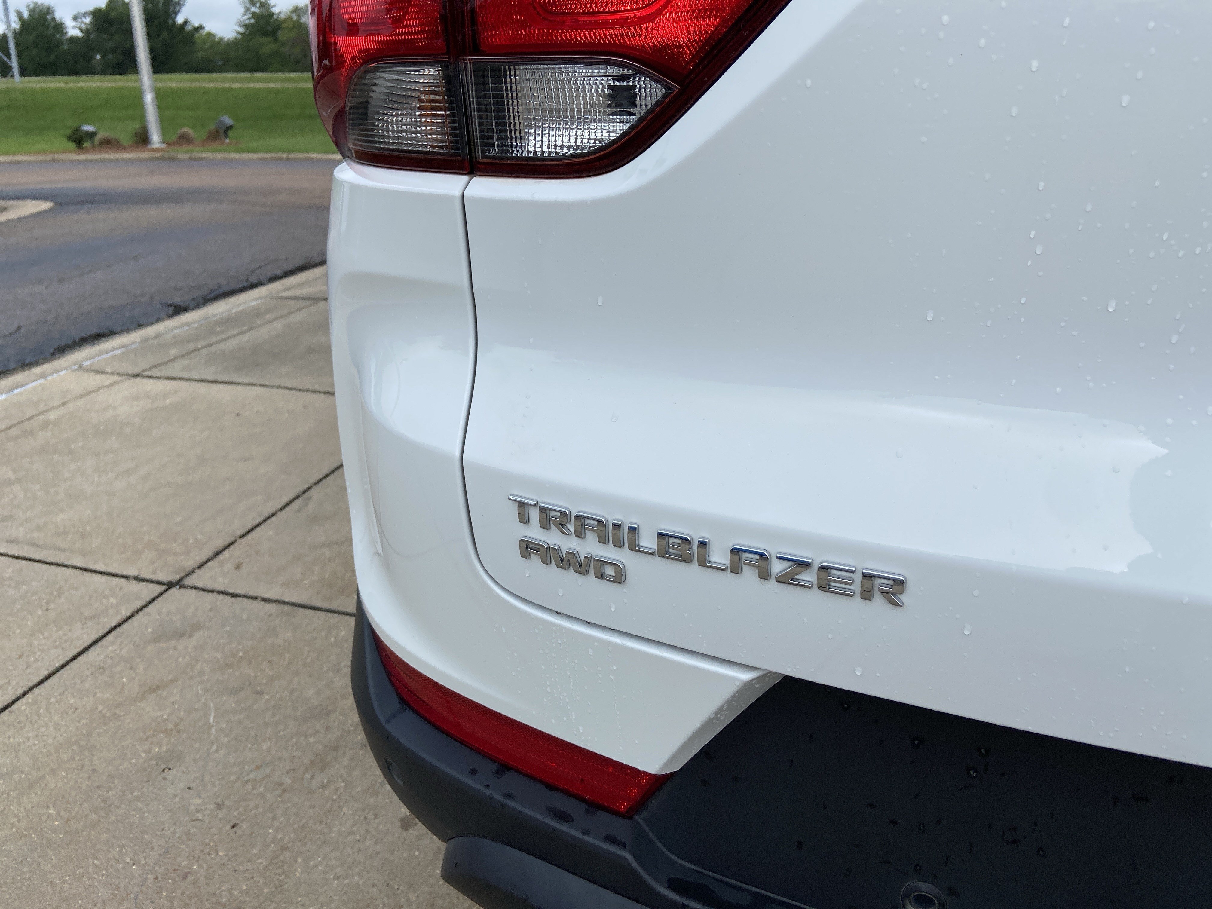 Used 2021 Summit White Chevrolet LS image 47